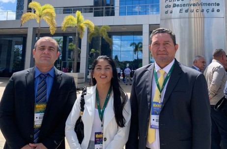A Prefeita Denyse Siqueira, o Vice-prefeito Del Godoy e Secretário Municipal de Finanças - Dênis Ferreira estiveram visitando o FNDE (Fundo Nacional de Desenvolvimento da Educação), em Brasília